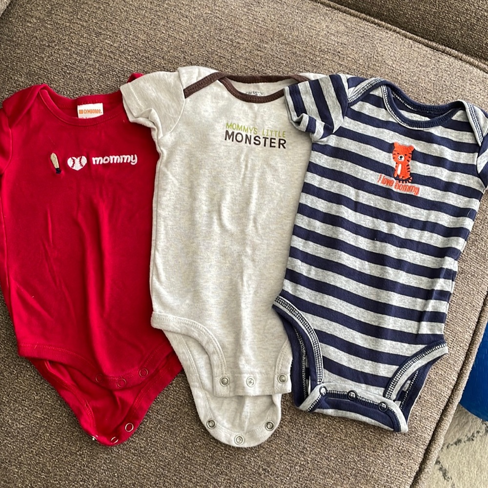 Set of 3 short sleeved Onesies. 0-3 months.